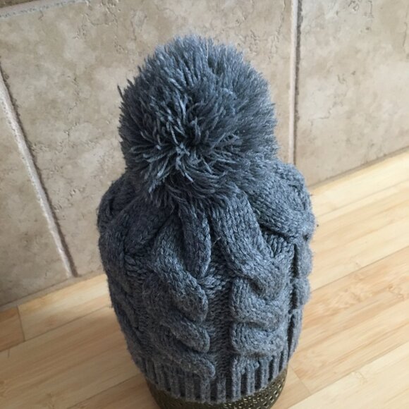 EUC Forever 21 Gray Knit Winter Beanie - Picture 2 of 2
